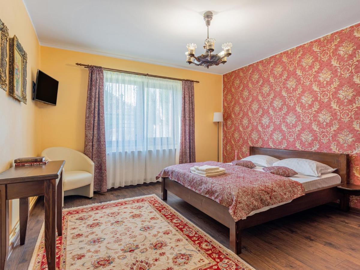 Casa Saraste Hotel Rîşnov Exterior foto