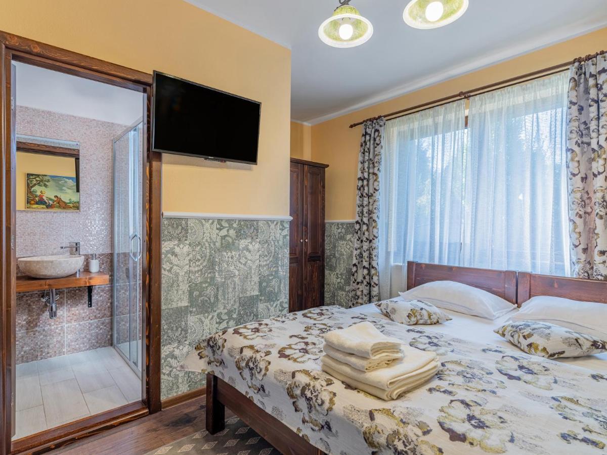 Casa Saraste Hotel Rîşnov Exterior foto